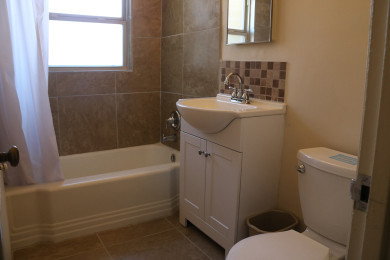 Chapel Single-level bathroom