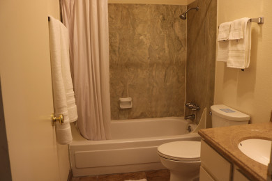 Ponderosa Pines 2-bed bathroom