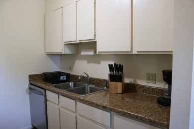 Ponderosa Pines 2-bed kitchen 1