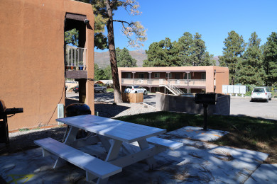 Ponderosa Pines exterior 2